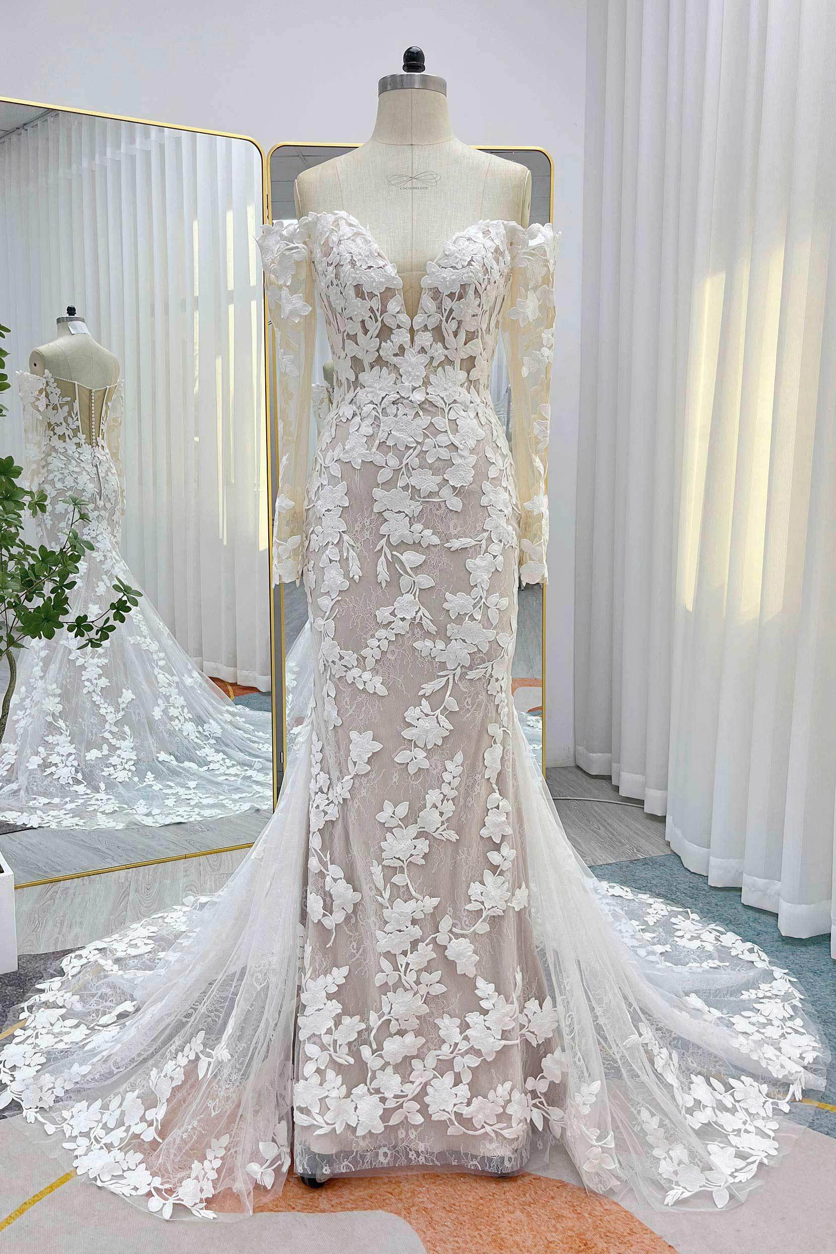 Trumpet-Mermaid Court Train Lace Tulle Wedding Dress CW3250 - COCOMELODY